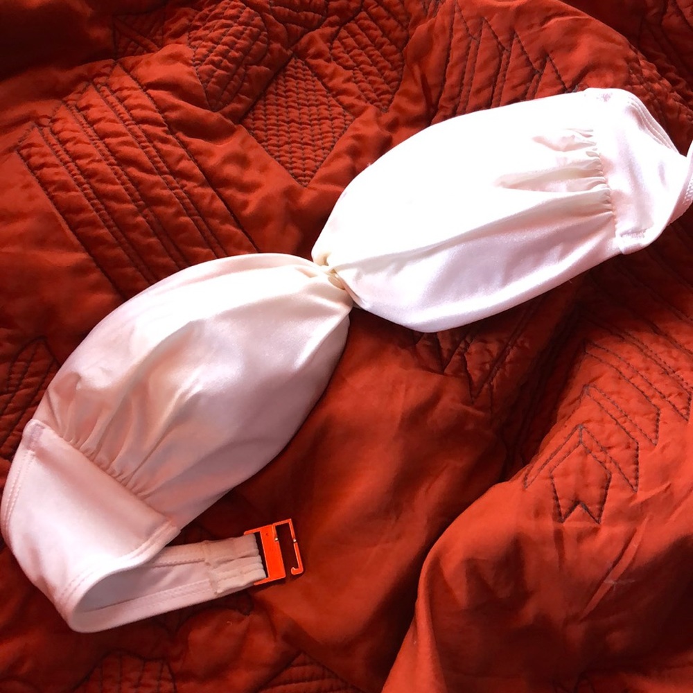 Victoria’s Secret ivory bandeau twist bikini top
